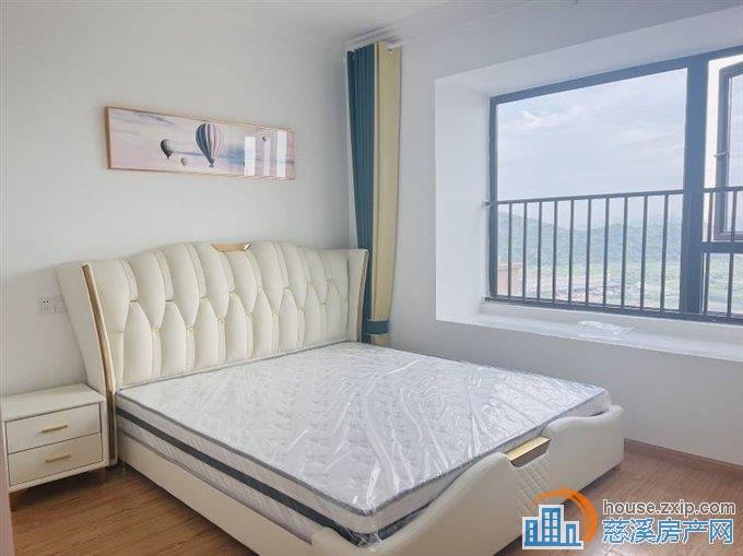 特价青樾府3室2厅2卫一书房2800直接