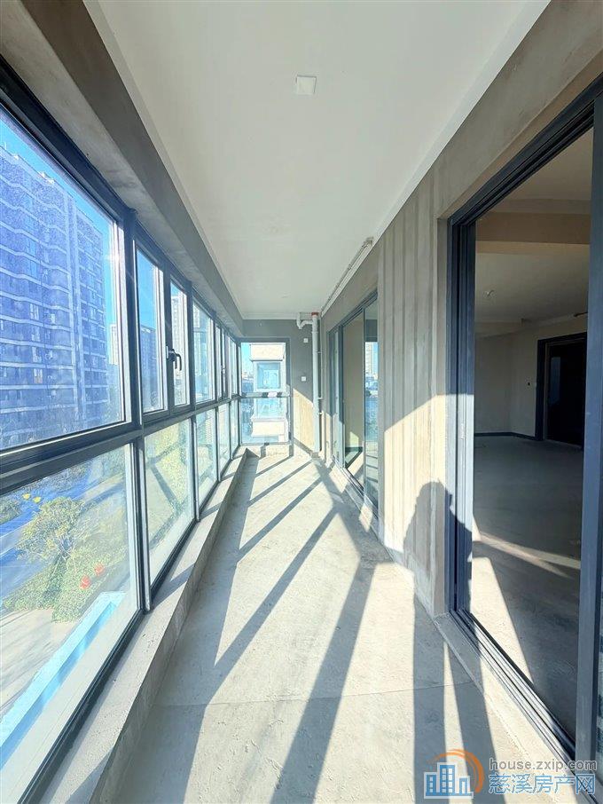 捡漏 辉逸云庭 带个朝南大露台，