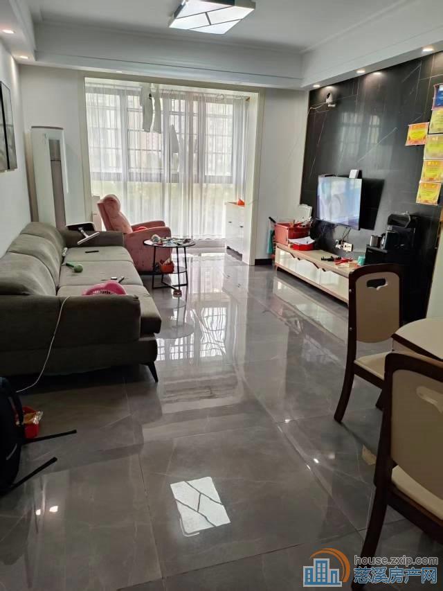 明月佳苑电梯房90平115万带杂物间