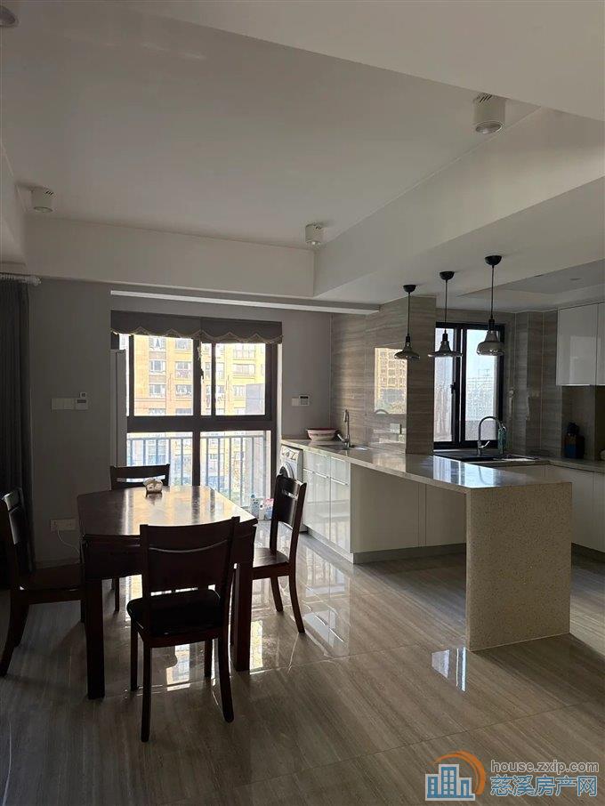 白金湾144平145万精装保养好绿城物业