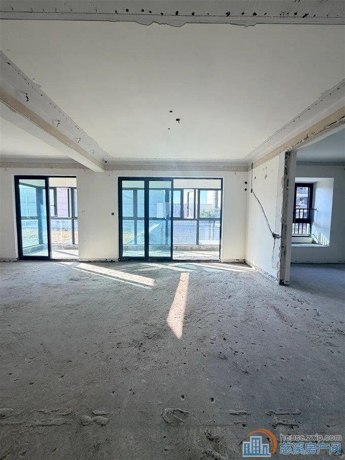 捡漏 辉逸云庭 带个朝南大露台，