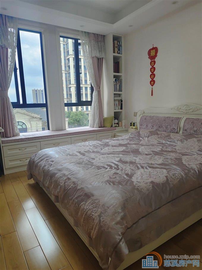 天悦湾花苑200平248万精装大四房