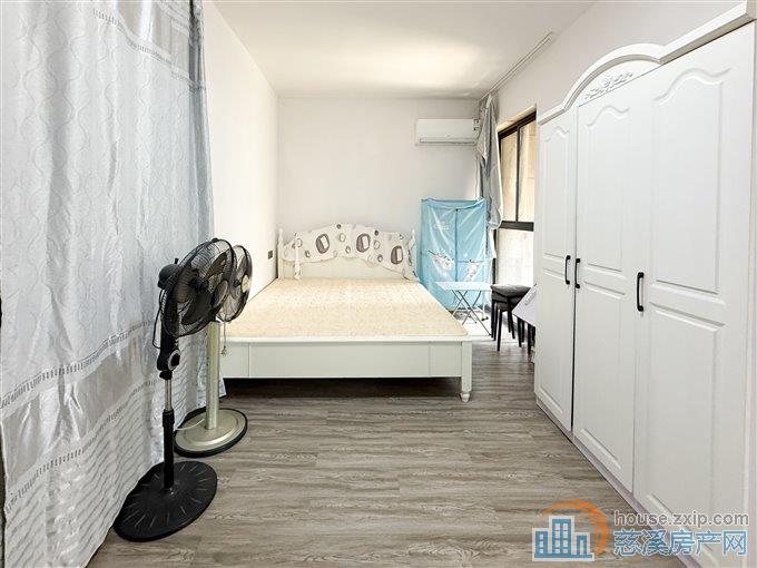 悦华府127平 中间楼层 三房二卫