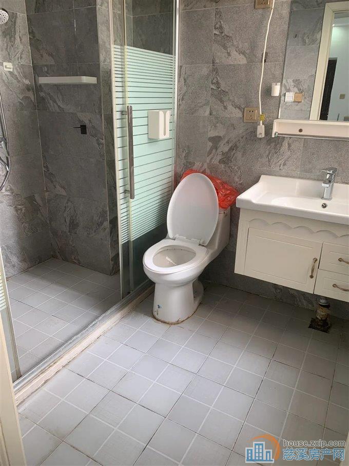 急卖鸣北小区105平98万精装拎包入住