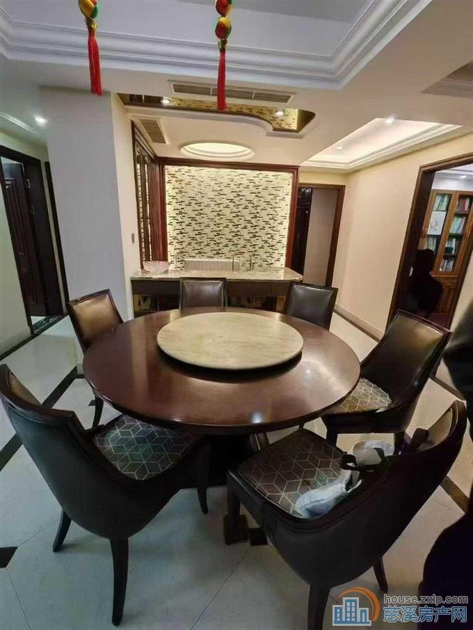 金色港湾洋房128平方+车位欧式精装修