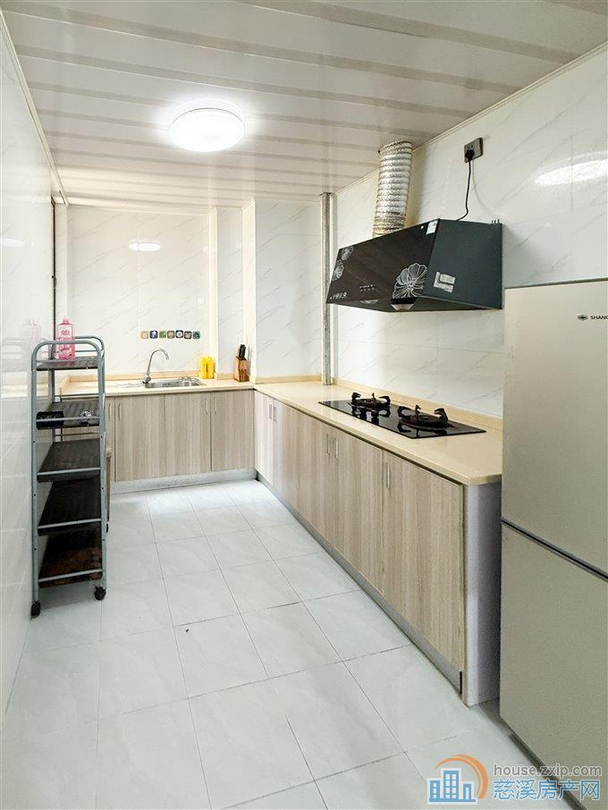 悦华府 精装修127平方163万车位