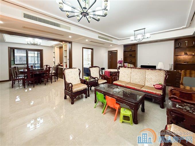 俯院江南南区143平275万送车位