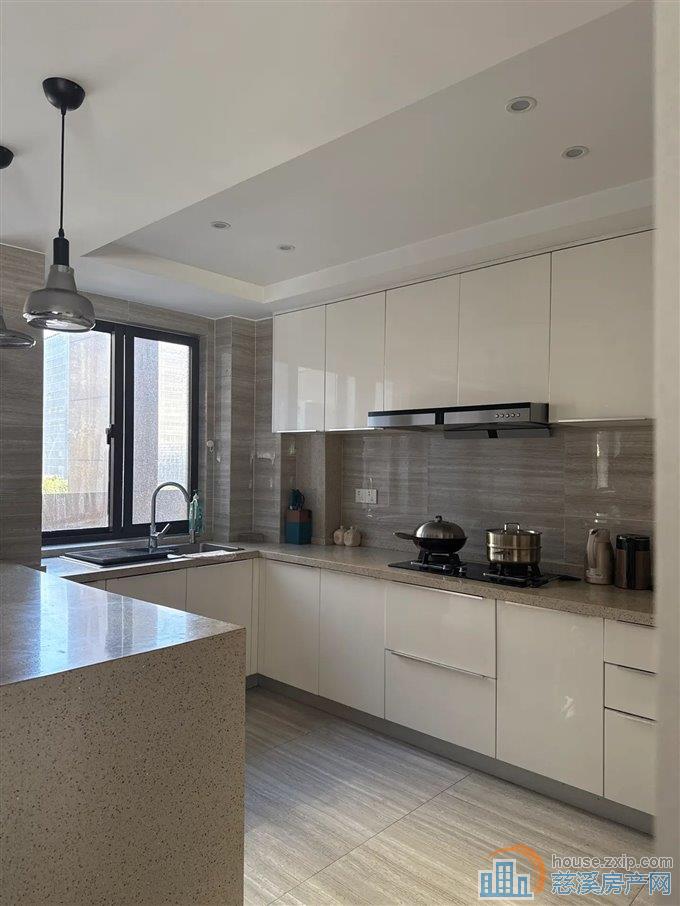 白金湾144平145万精装保养好绿城物业