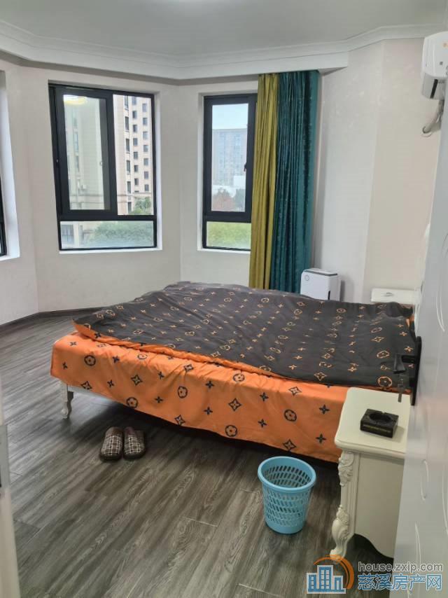 新潮塘南苑电梯房161平车位精装175万