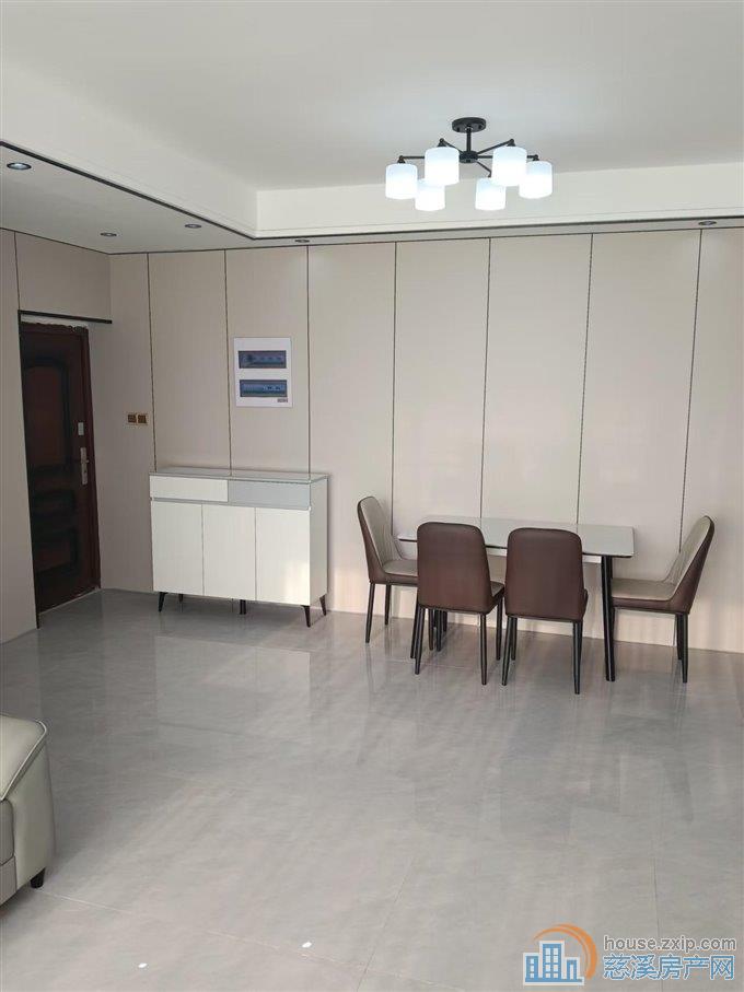 出租 明月佳苑 自住装修2900/月