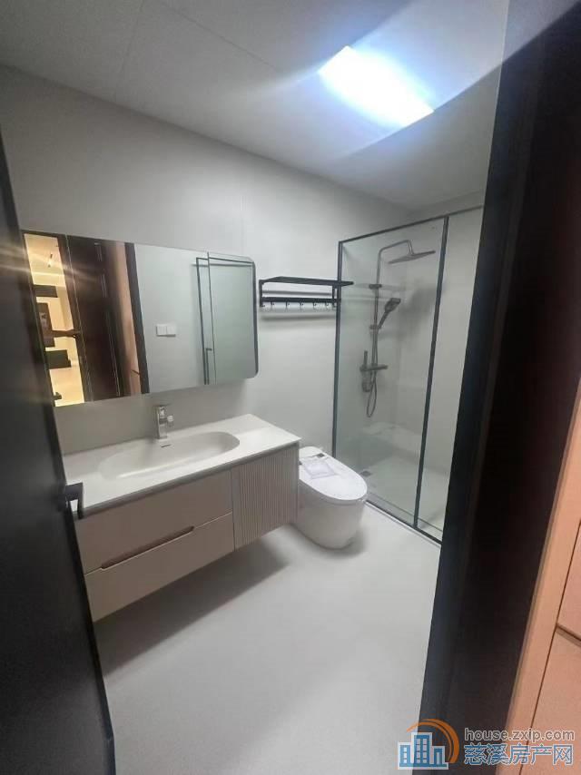 万固西区143平中上楼层朝南精装320万