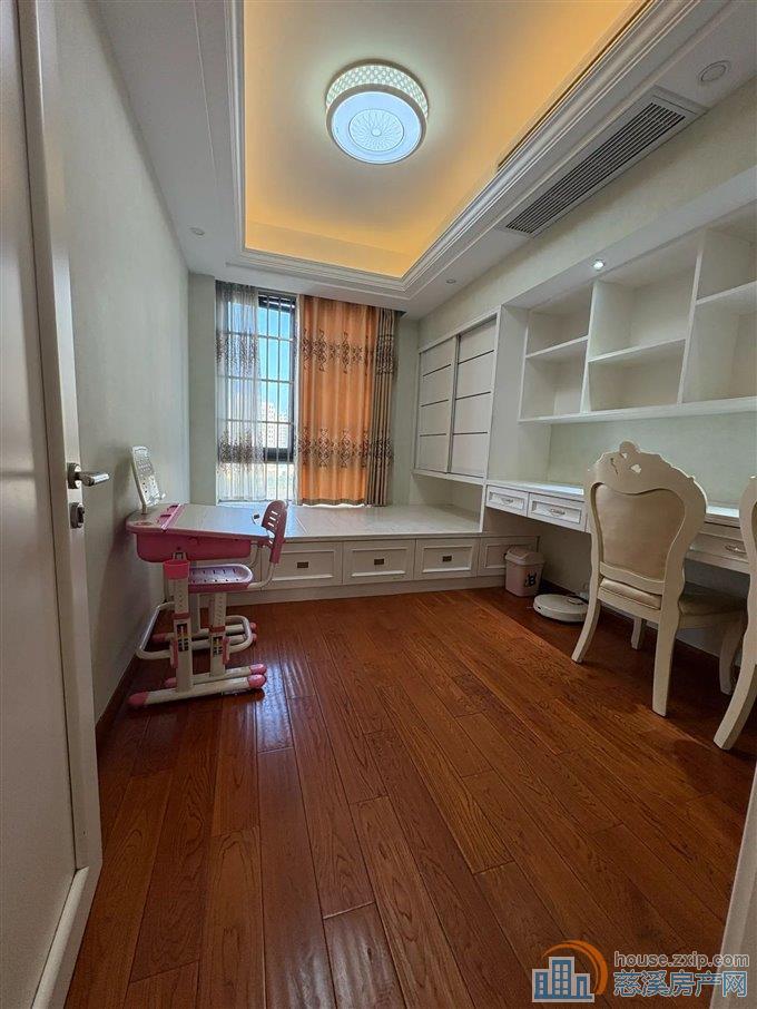 界牌新村 精装修 黄金楼层 带车位杂物间