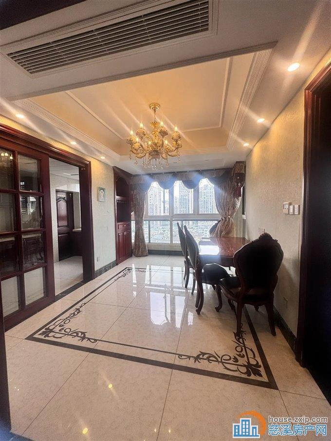 嘉景园 182.6平199万带地暖 豪装