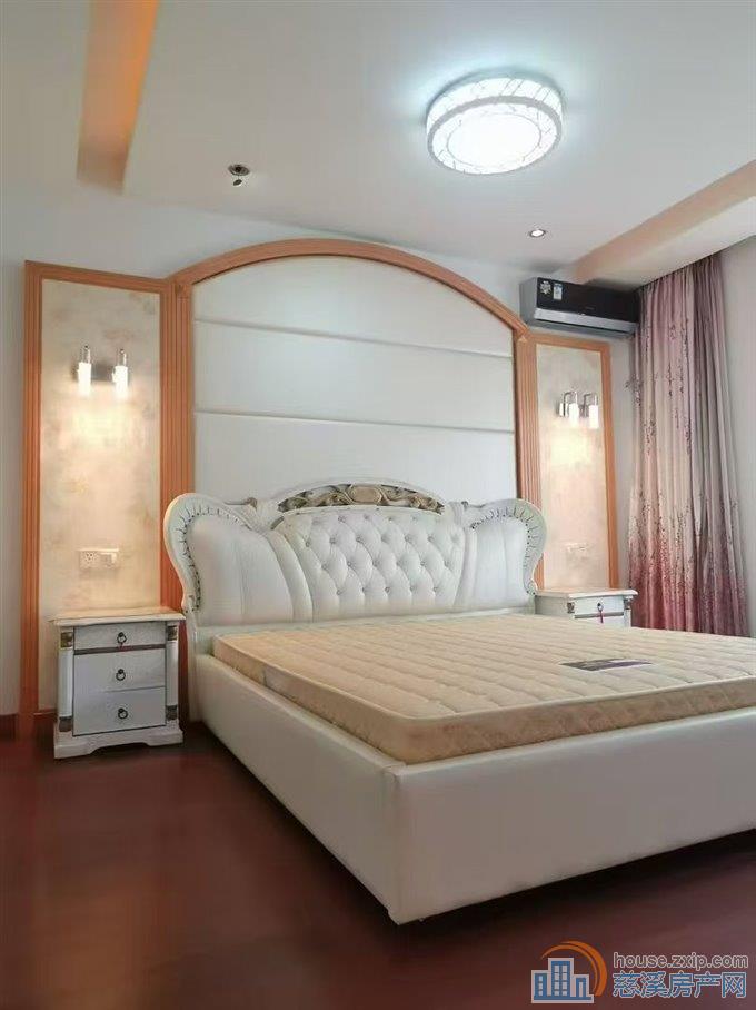 玲珑小区96平架空层二室一厅98万