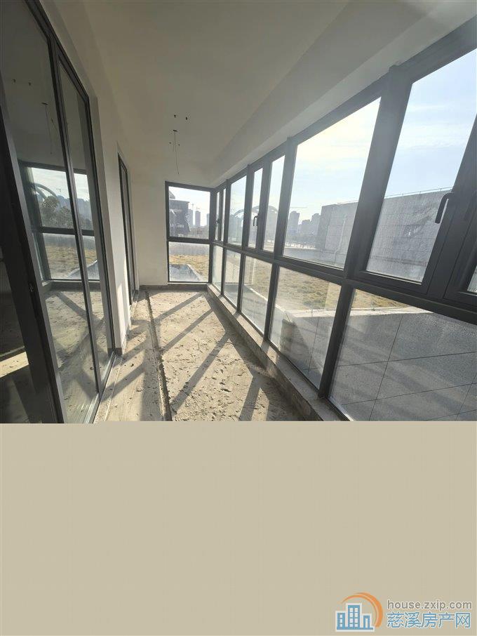 捡漏 辉逸云庭 带个朝南大露台，稀缺资源