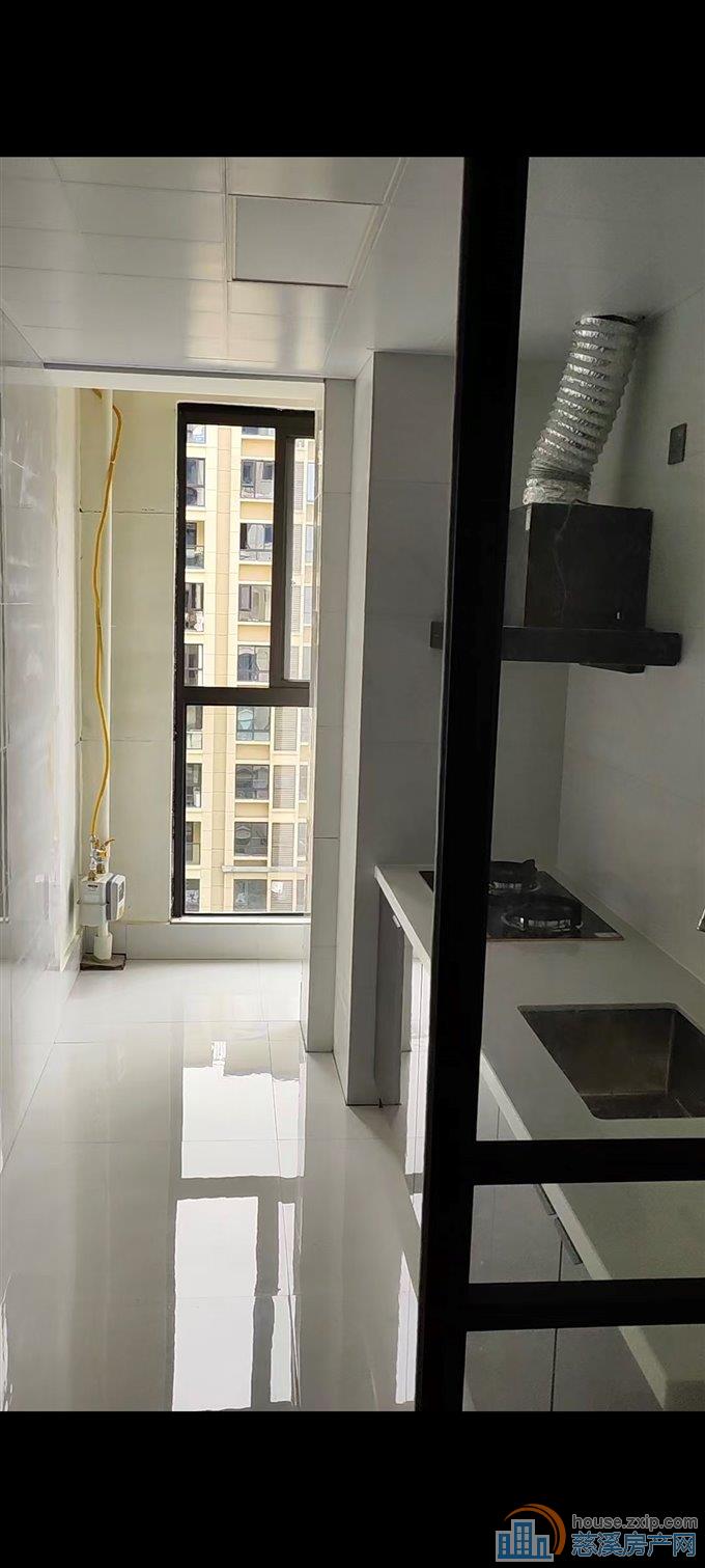 观湖佳苑南北通  2室  2700/月