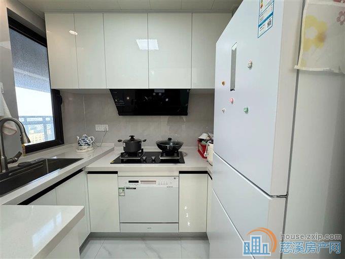 天铂佳苑 精装修 黄金楼层 带车位