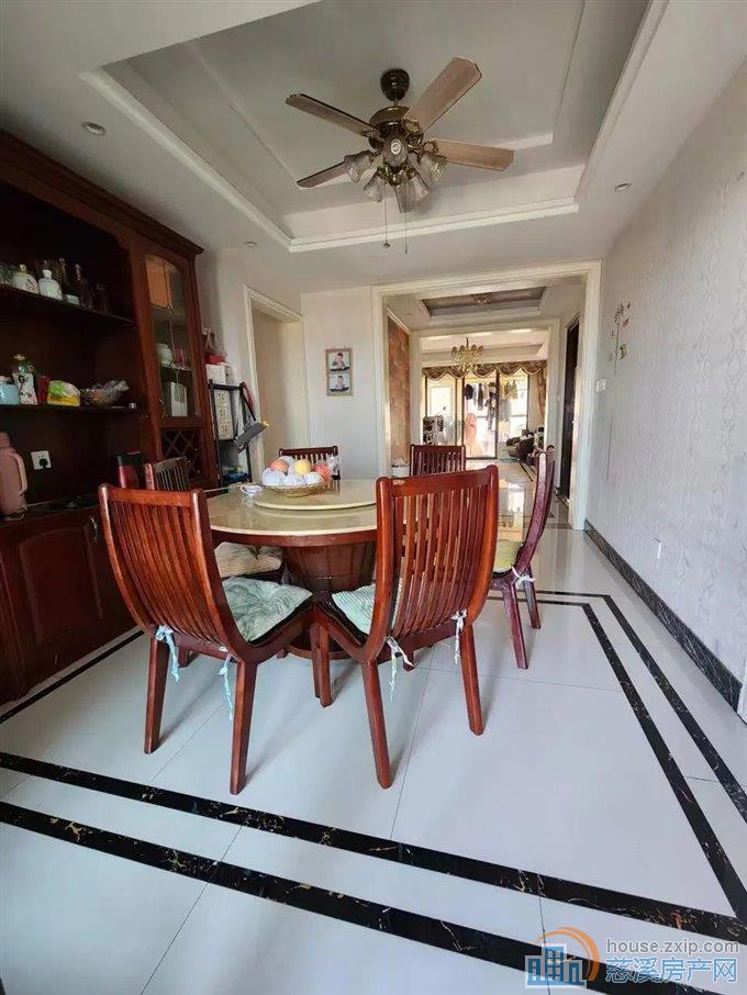 凯旋门精装修143平,238万