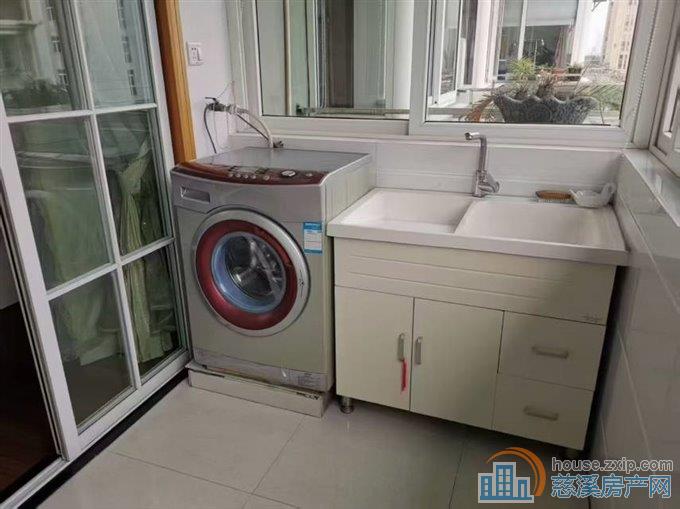 玲珑小区96平架空层二室一厅98万