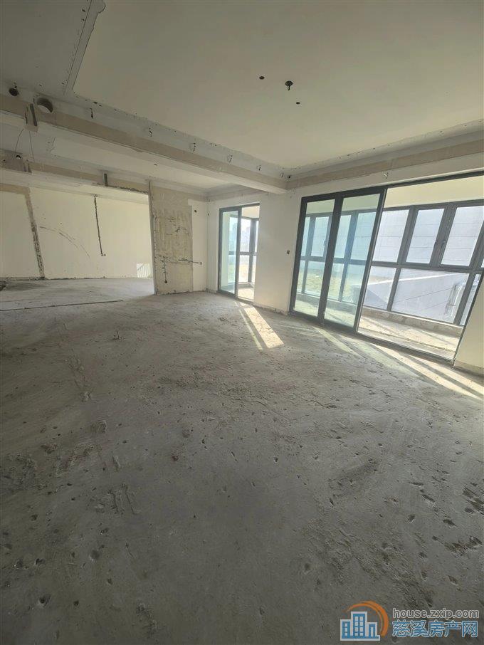 捡漏 辉逸云庭 带个朝南大露台，稀缺资源