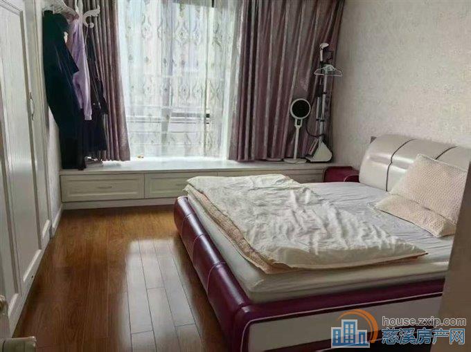 界牌新村145平三室两厅精装162万