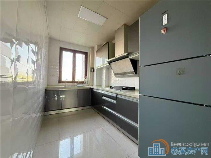 特价和润公寓128平精装带大车库满2年