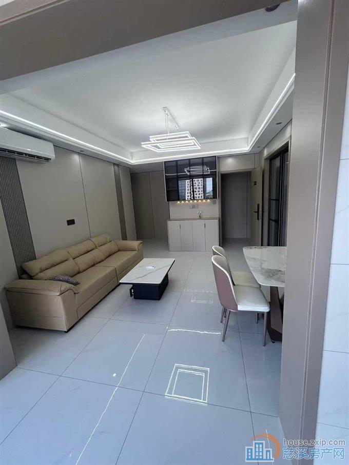 紫阙台一室一厅一厨一卫精装修直接钥匙在