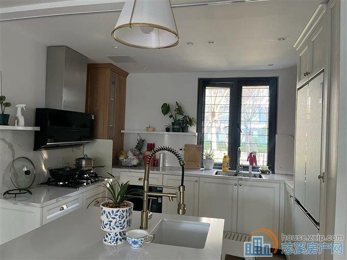 上东辰府 精装 带车位 送家具家电