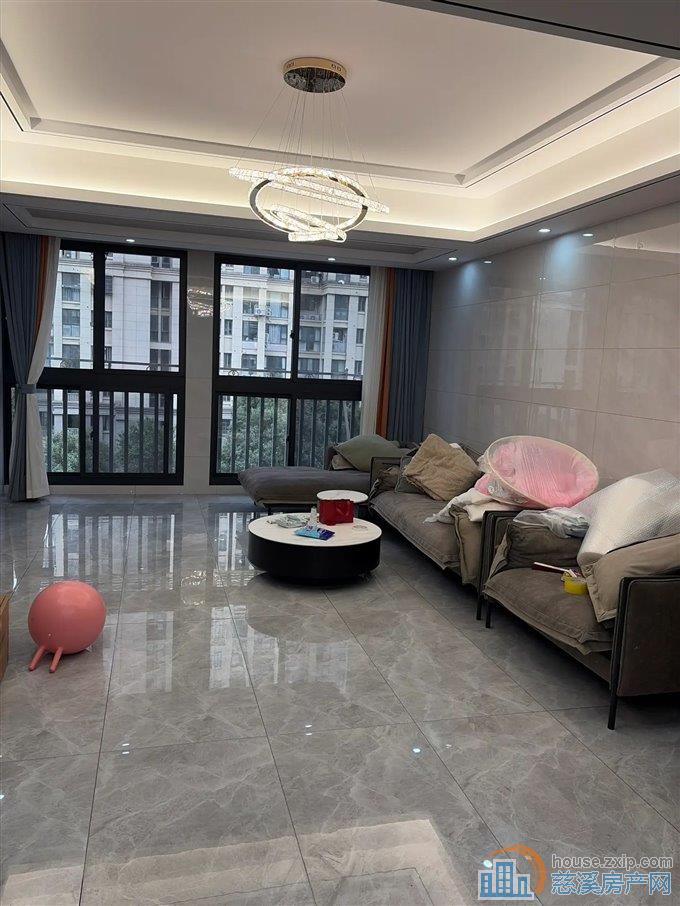 鸣北小区 婚装154平方175万带车位