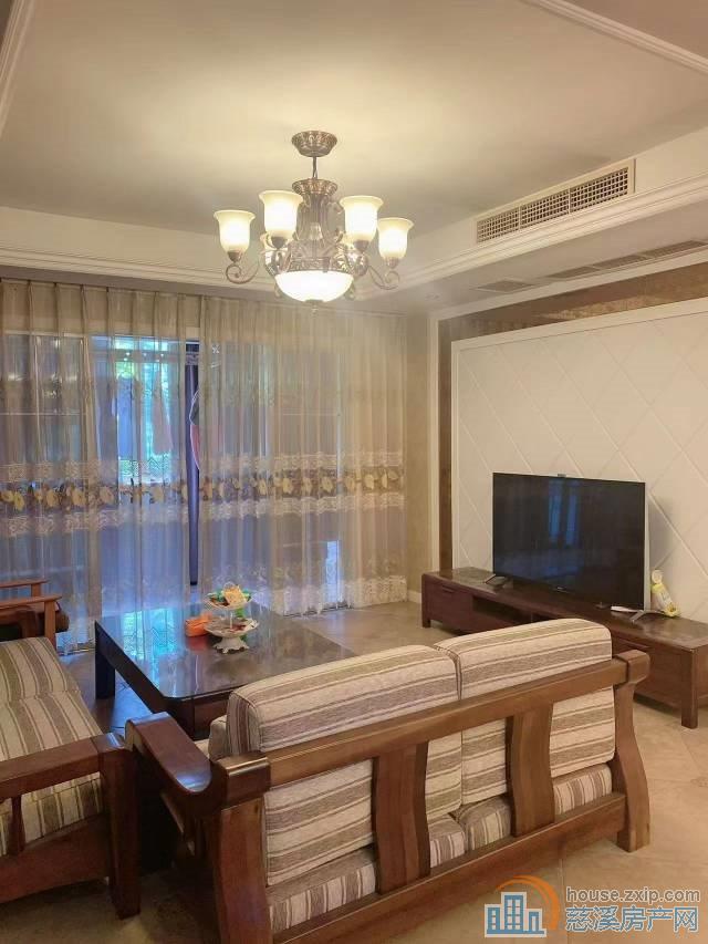 东兴苑北区车库上面1楼114平135万