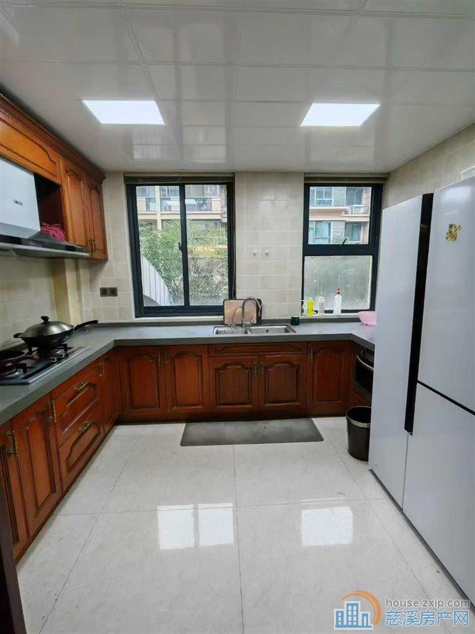 金色港湾洋房128平方+车位欧式精装修