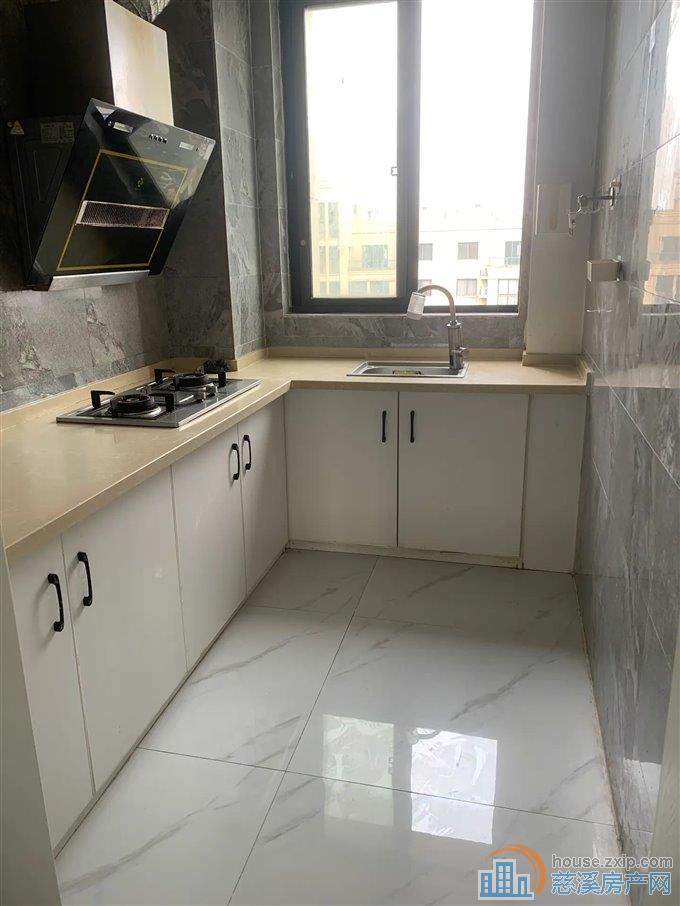 急卖鸣北小区105平98万精装拎包入住