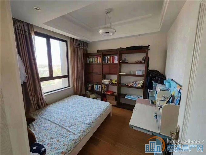 凯旋门精装修143平,238万