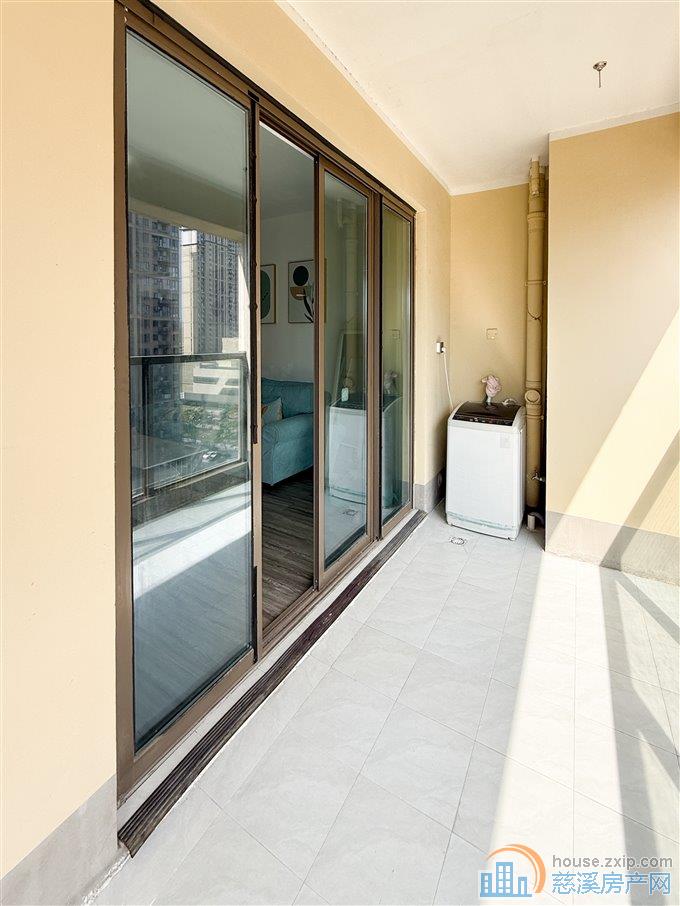 悦华府127平 中间楼层 三房二卫