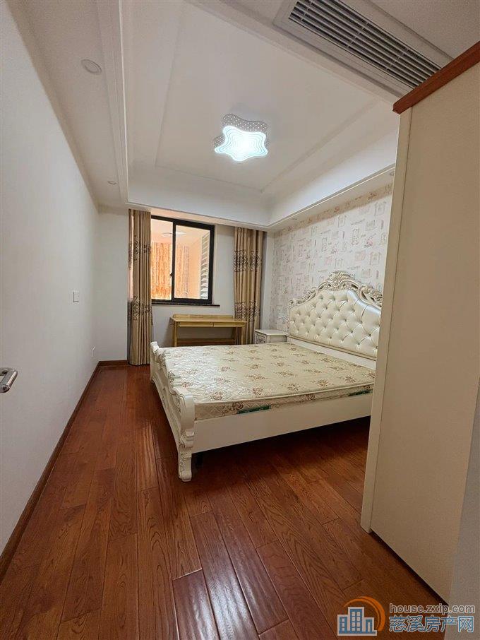 界牌新村 精装修 黄金楼层 带车位杂物间