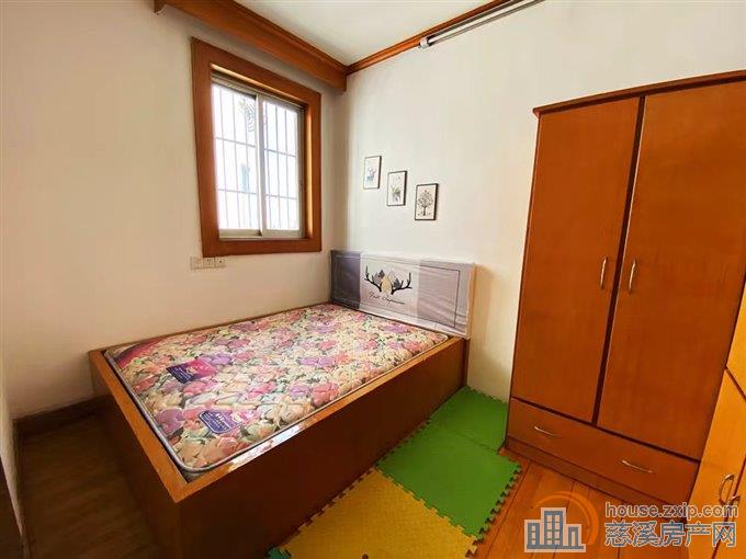 实验小学附近140平三室二卫2000元