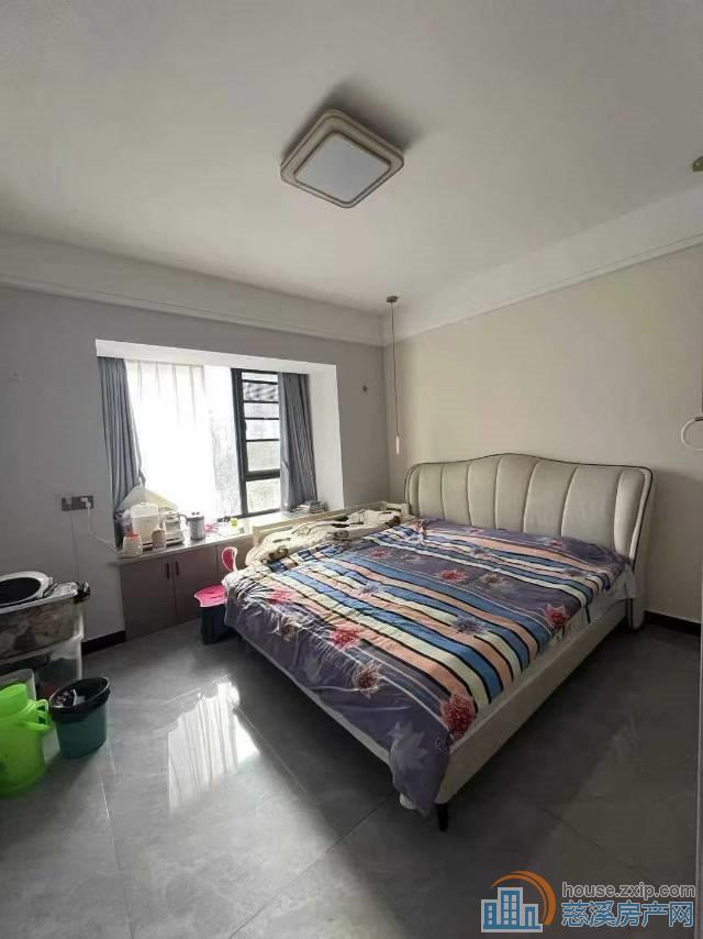 阅江府边套精装送家具133平四室228万