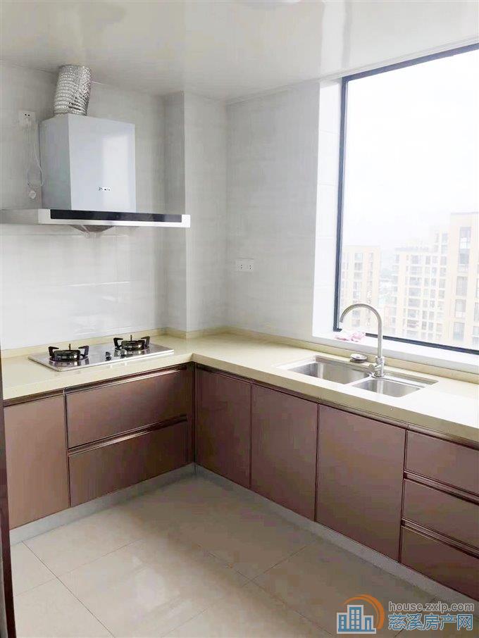 界牌小区电梯房三室+车位精装修直接房源