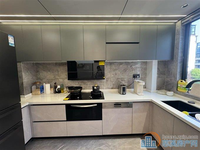 珑玥府143平288万精装修送车位