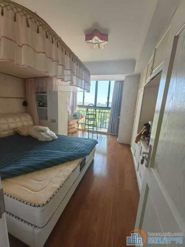 界牌新村145平三室两厅精装162万