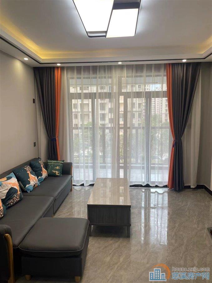 观湖佳苑两室 精装修 2800/月