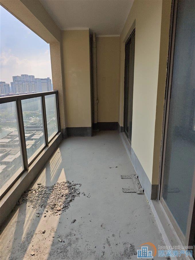 城南 悦华府湖景房 140平172.8万