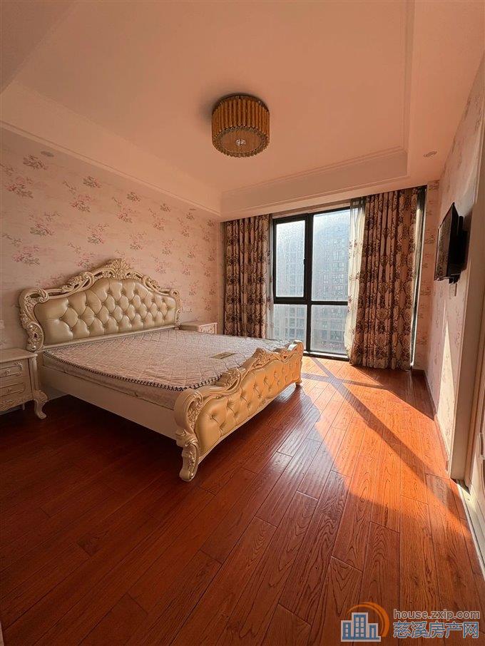 界牌新村 精装修 黄金楼层 带车位杂物间