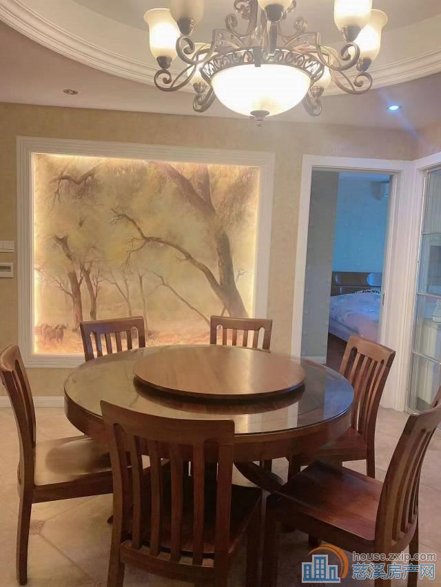 东兴苑北区车库上面1楼114平135万