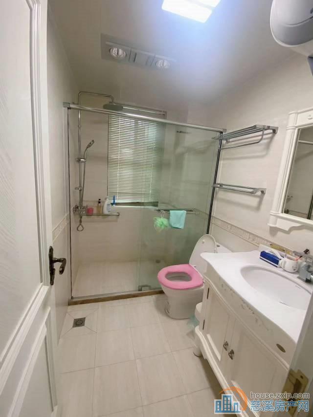 东兴苑北区车库上面1楼114平135万