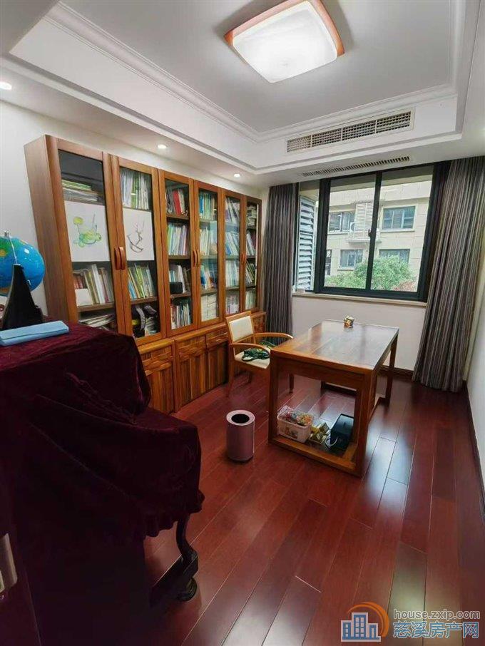 金色港湾洋房128平方+车位欧式精装修