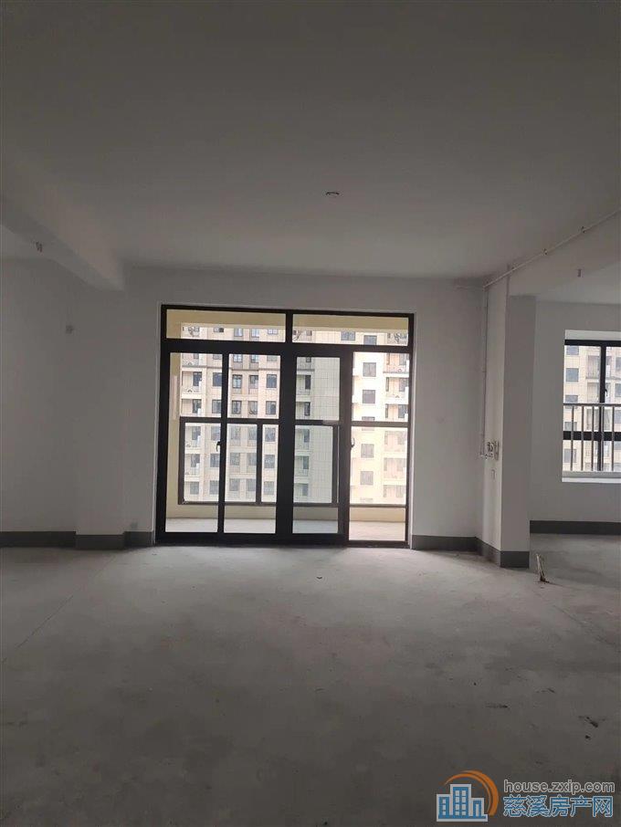 观湖佳苑 毛坯142平方155万带车位