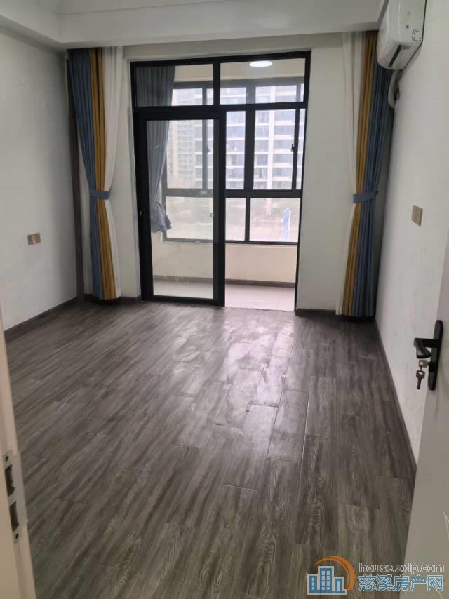 新潮塘南苑电梯房161平车位精装175万