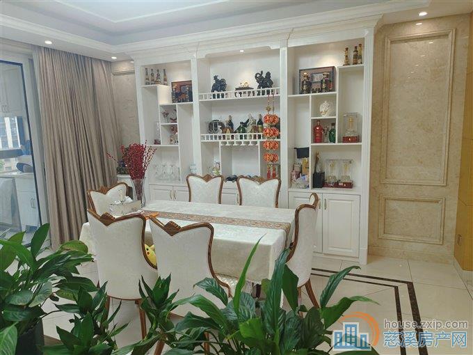 天悦湾花苑200平248万精装大四房