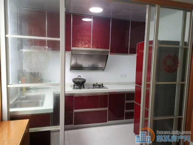 玲珑小区96平架空层二室一厅98万